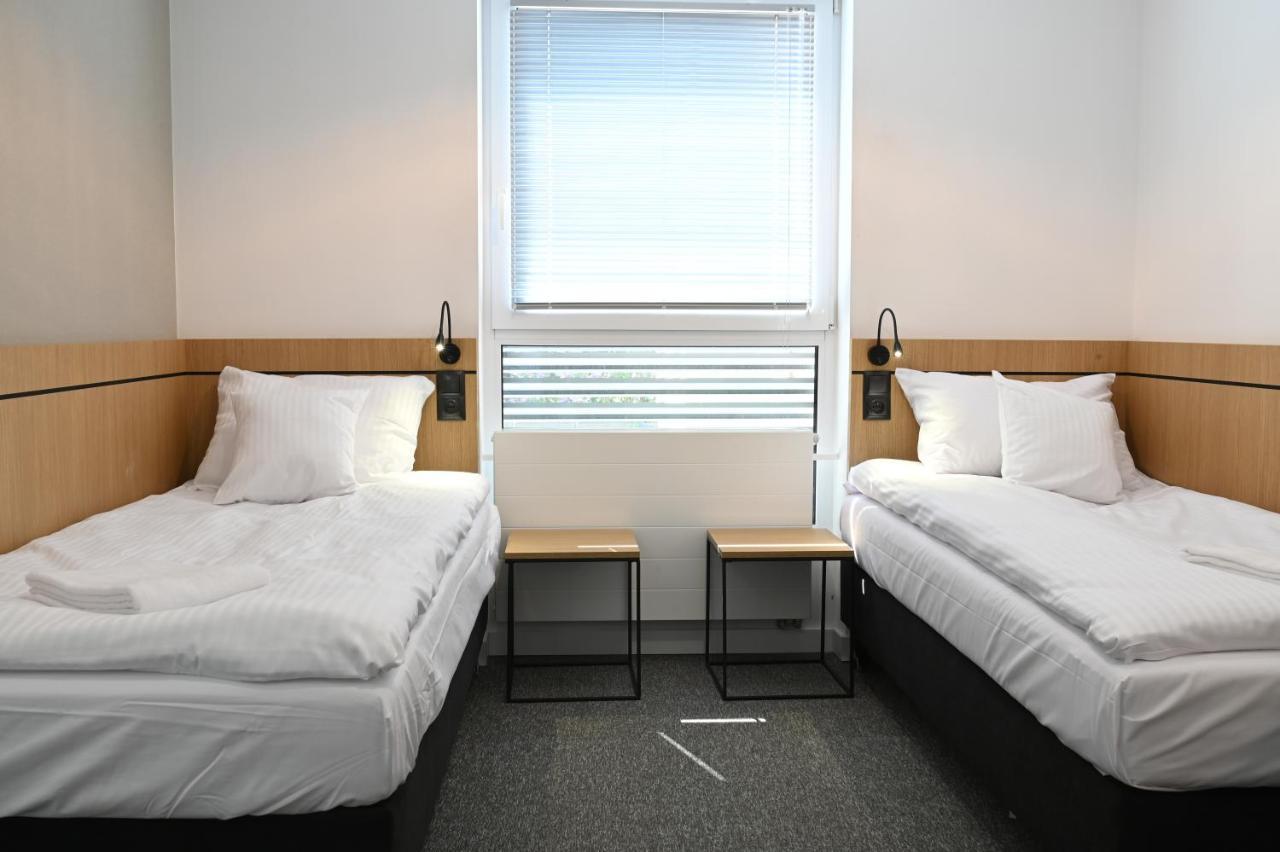 Hotel Parrot Raszyn Kültér fotó