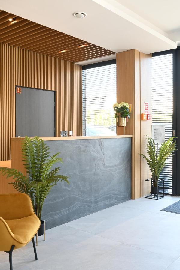Hotel Parrot Raszyn Kültér fotó